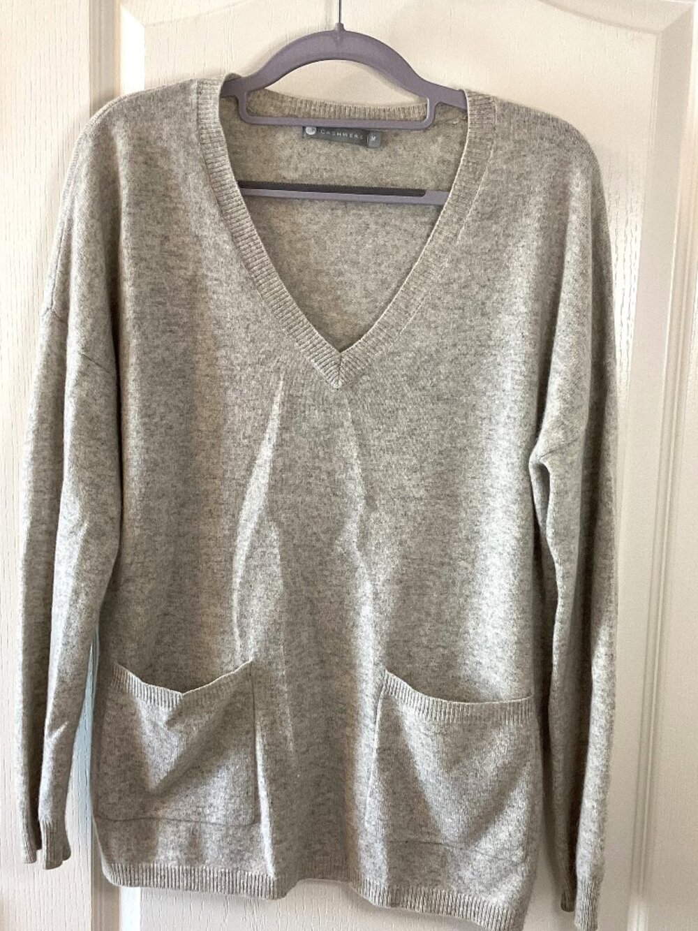 InCashmere Women's Gray Sweater With Pockets Size M / XL Soft Lightweight